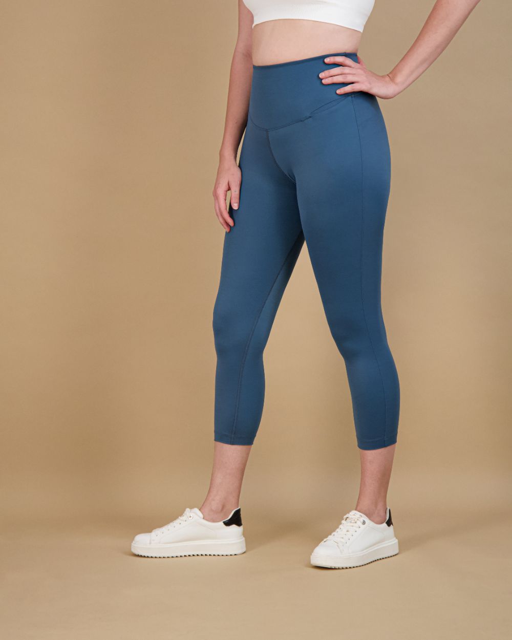 Flex Tummy Smoothing Crop Legging 22" with Pocket