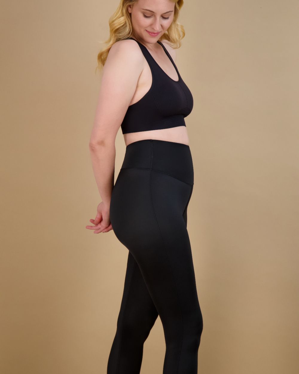 Flex Tummy Smoothing Crop Legging 22" with Pocket